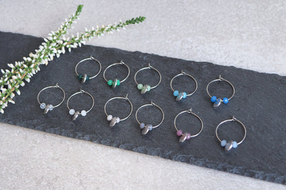 Creolen mit Plättchen Anhänger und Glasschliffperlen, silber platiniert, verschiedenen Farben, schlicht reduziert modern minimalistisch Yoga