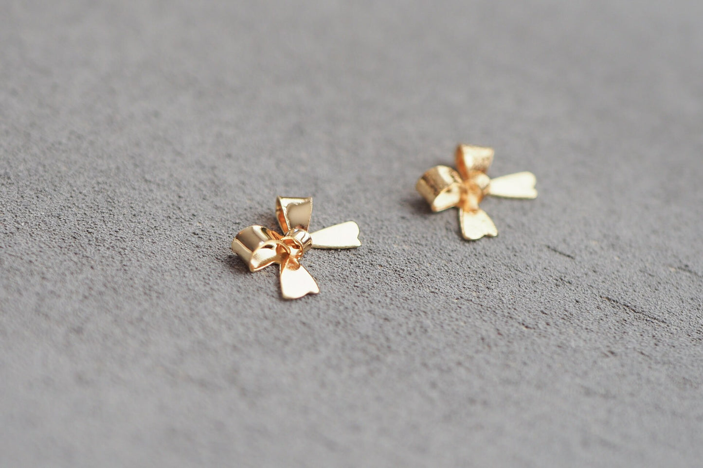 10 Schleifen Anhänger, 10x15mm, echt vergoldetes Messing, Weihnachten, Schmuckzubehör