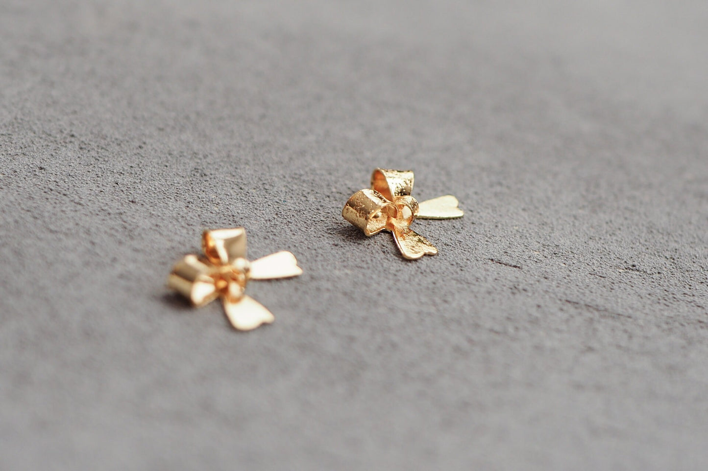 10 Schleifen Anhänger, 10x15mm, echt vergoldetes Messing, Weihnachten, Schmuckzubehör