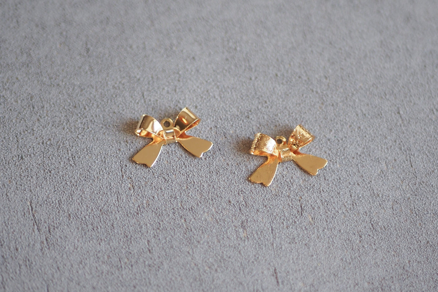 10 Schleifen Anhänger, 10x15mm, echt vergoldetes Messing, Weihnachten, Schmuckzubehör