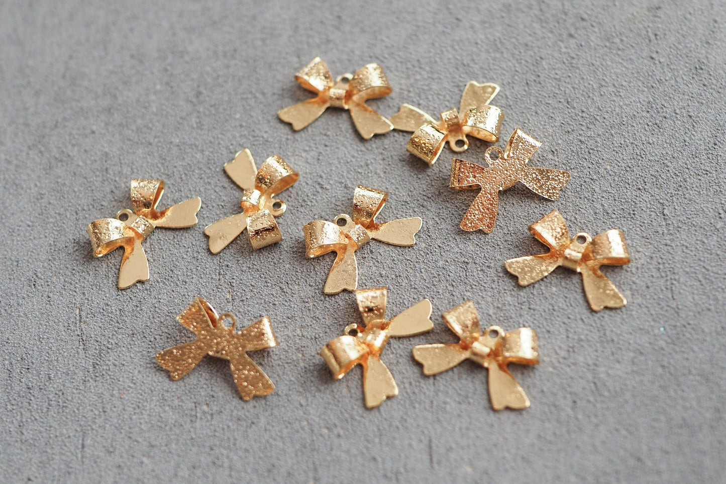 10 Schleifen Anhänger, 10x15mm, echt vergoldetes Messing, Weihnachten, Schmuckzubehör