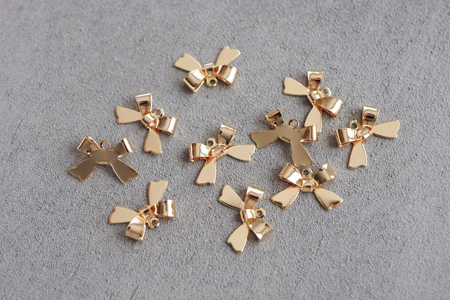 10 Schleifen Anhänger, 10x15mm, echt vergoldetes Messing, Weihnachten, Schmuckzubehör