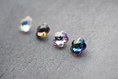 10 Blumen Anhänger aus Glas, 14mm x 14mm, facettiert mit silbernen Rückseiten, weiß gold lila pink orange blau grün, Schmuckzubehör