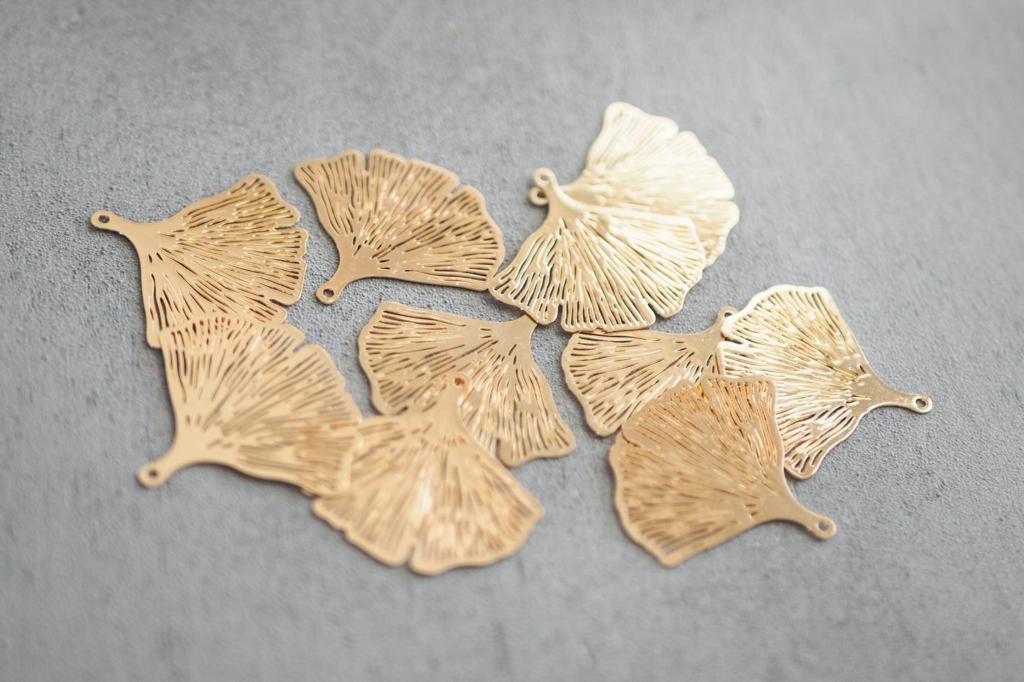 10 Ginkgo Blatt Anhänger aus Messing, 30mm in Gold, Silber oder Roségold, Ginko Baum Pflanze, Charm Schmuckzubehör