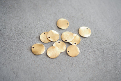 10 gewellte Anhänger 12mm aus gebürstetem Rohmessing, 18 Karat vergoldet o. platiniert, geometrisch Kreis, Schmuckzubehör