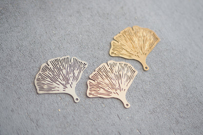 10 Ginkgo Blatt Anhänger aus Messing, 30mm in Gold, Silber oder Roségold, Ginko Baum Pflanze, Charm Schmuckzubehör