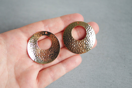 2 große gehämmerte Anhänger aus Messing, 18 Karat echt vergoldet, 36mm, rund Kreis Donut Ring Verbinder Schmuckzubehör