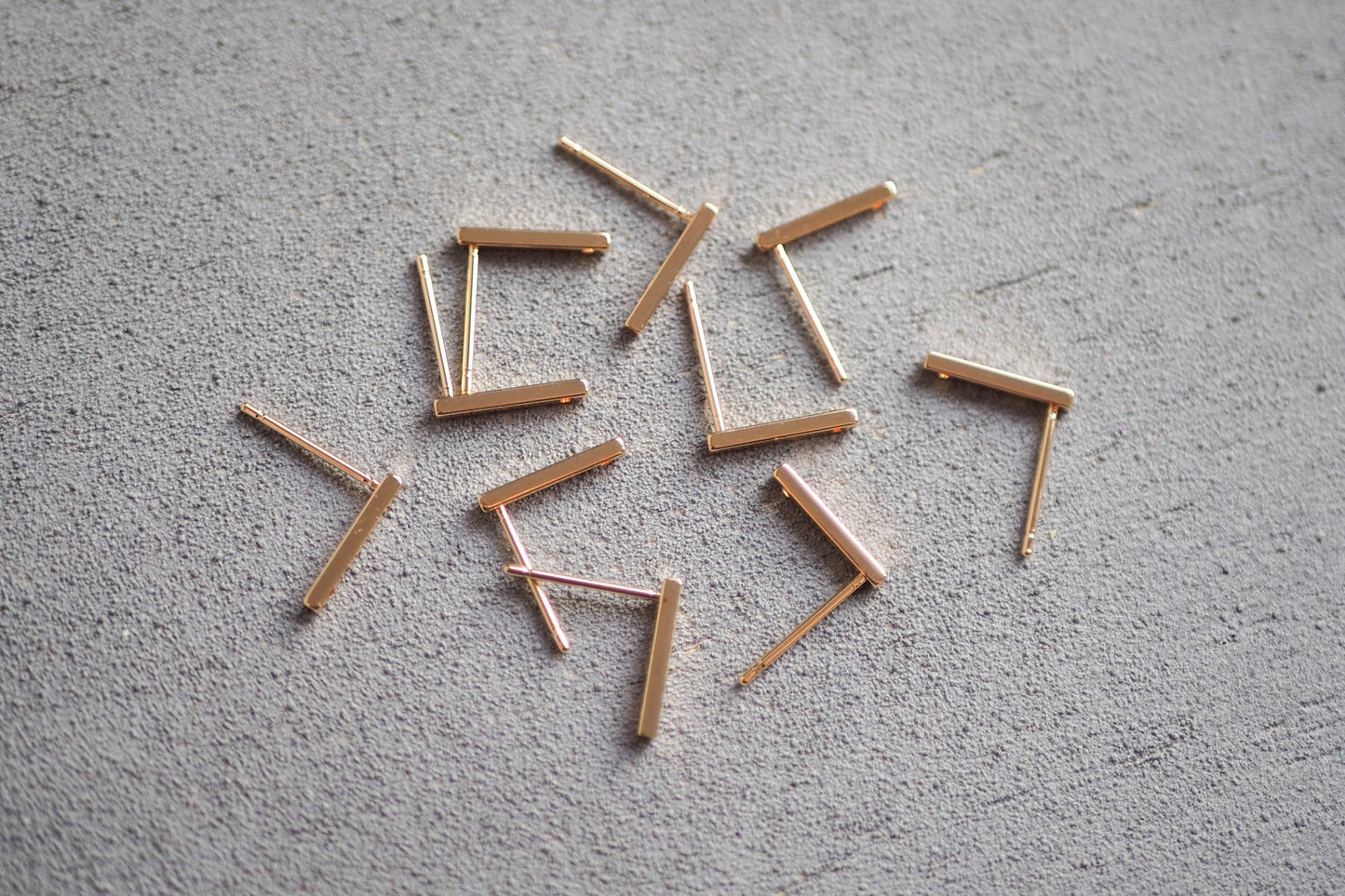 5 Paar Stab-Ohrstecker aus Messing, echt vergoldet o. platiniert, Gold oder Silber, minimalisch, modern, zeitlos, Schmuckzubehör Ohrringe