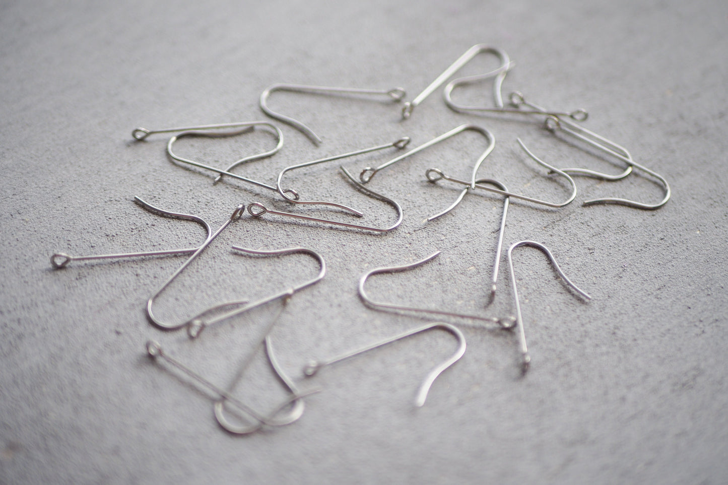 10 Paar lange Ohrhaken mit horizontaler Öse aus Edelstahl, minimalistisch und schlicht in Gold und Silber, Schmuckzubehör