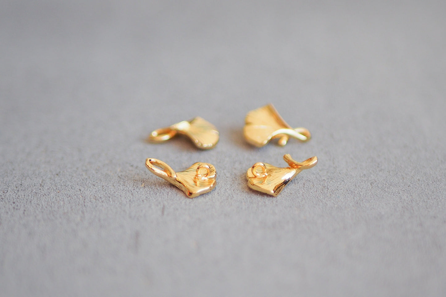 10 Ginkgo Blatt Verbinder, 14mm x 12mm, 18 Karat echt vergoldet, Ginkgoblatt Blätter Laub Herbst, Schmuckzubehör Gold