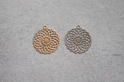10x filigrane Mandala Anhänger aus Messing, 25mm in Gold oder Silber, Blume des Lebens Lebensblume Yoga, Schmuckzubehör