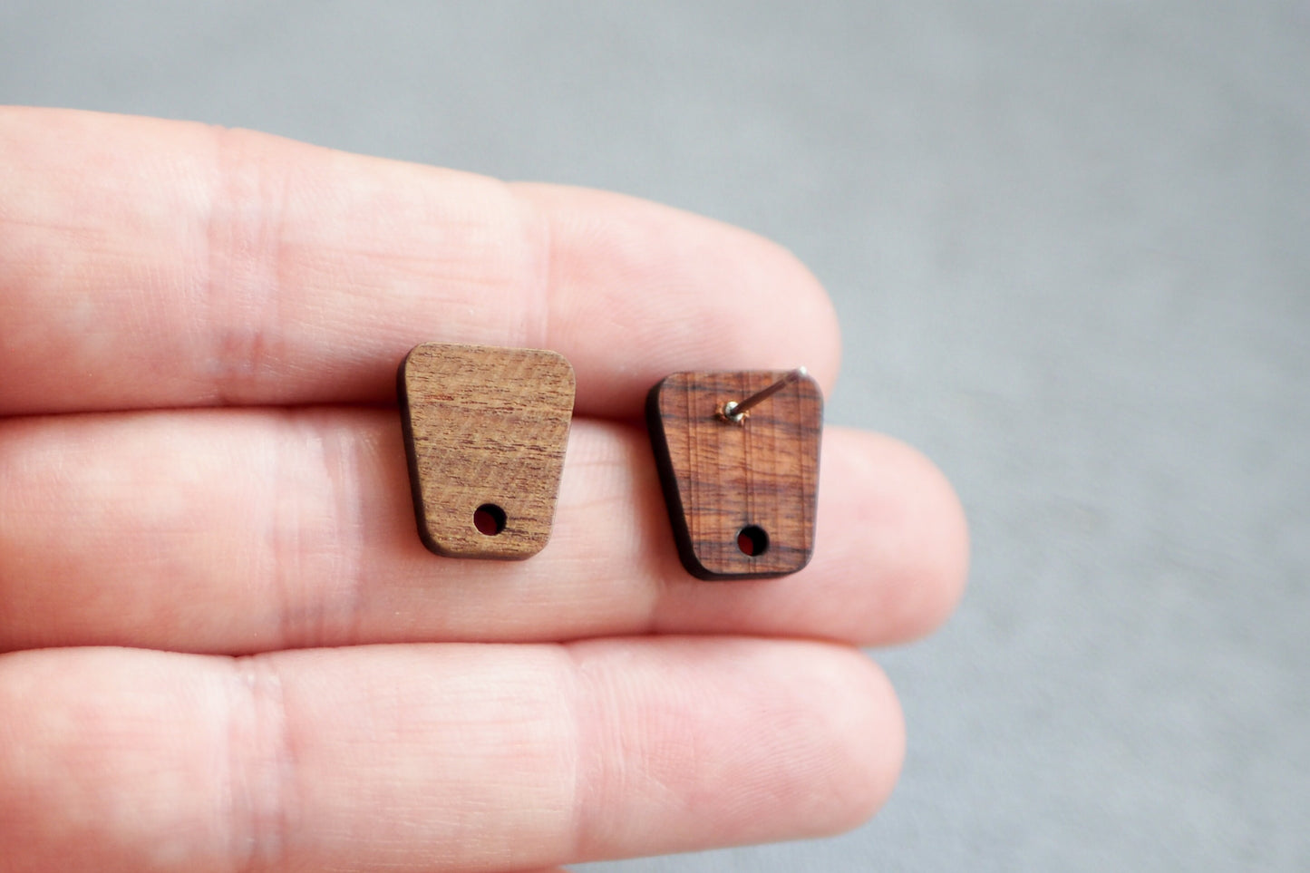 10x Holz Ohrstecker trapezförmig, 14mm x 12mm, Schmuckzubehör für DIY Schmuck, Trapez Viereck Rechteck,  Walnuss Holz Ohrringe Ohrschmuck