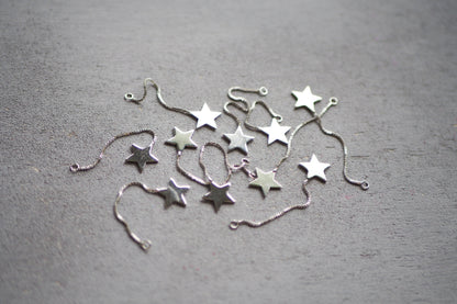 10 Stern Anhänger an Kette aus Messing, echt vergoldet o. platiniert, 56mm x 12mm, Weihnachten Sterne Ketten, Schmuckzubehör Gold Silber