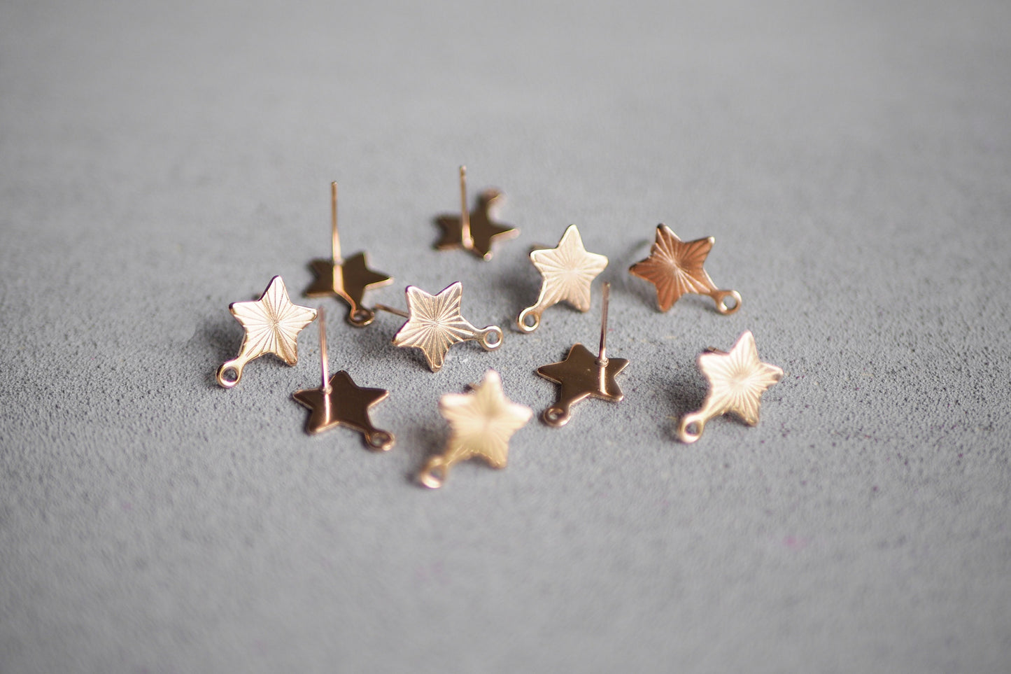 5 Paar Stern Ohrstecker aus Edelstahl, strukturiert mit Strahlen-Muster, Gold Silber Roségold, Sterne Weihnachten Strahlen, Schmuckzubehör