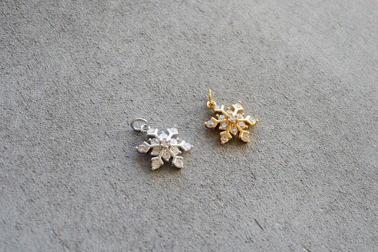 10 Zirkonia Schneeflocken Anhänger, 17x13mm, Messing echt vergoldet o. platiniert, Eisblume Schnee Winter Kristall Zirconia Schmuckzubehör