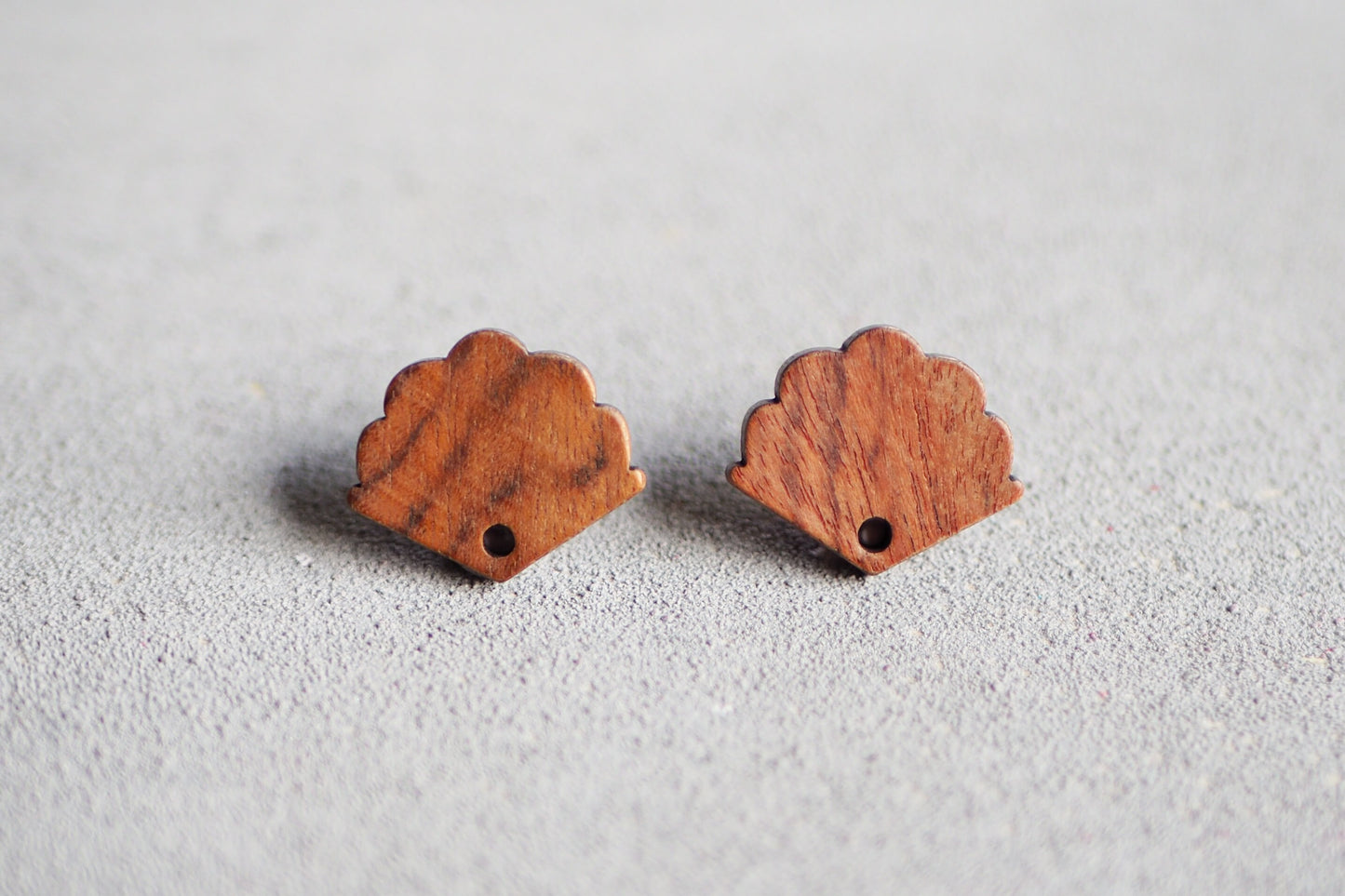10x Holz Ohrstecker in Muschelform 17mm, Monstera Fensterblatt, Schmuckzubehör für DIY Schmuck, Walnuss Holz Ohrringe Ohrschmuck