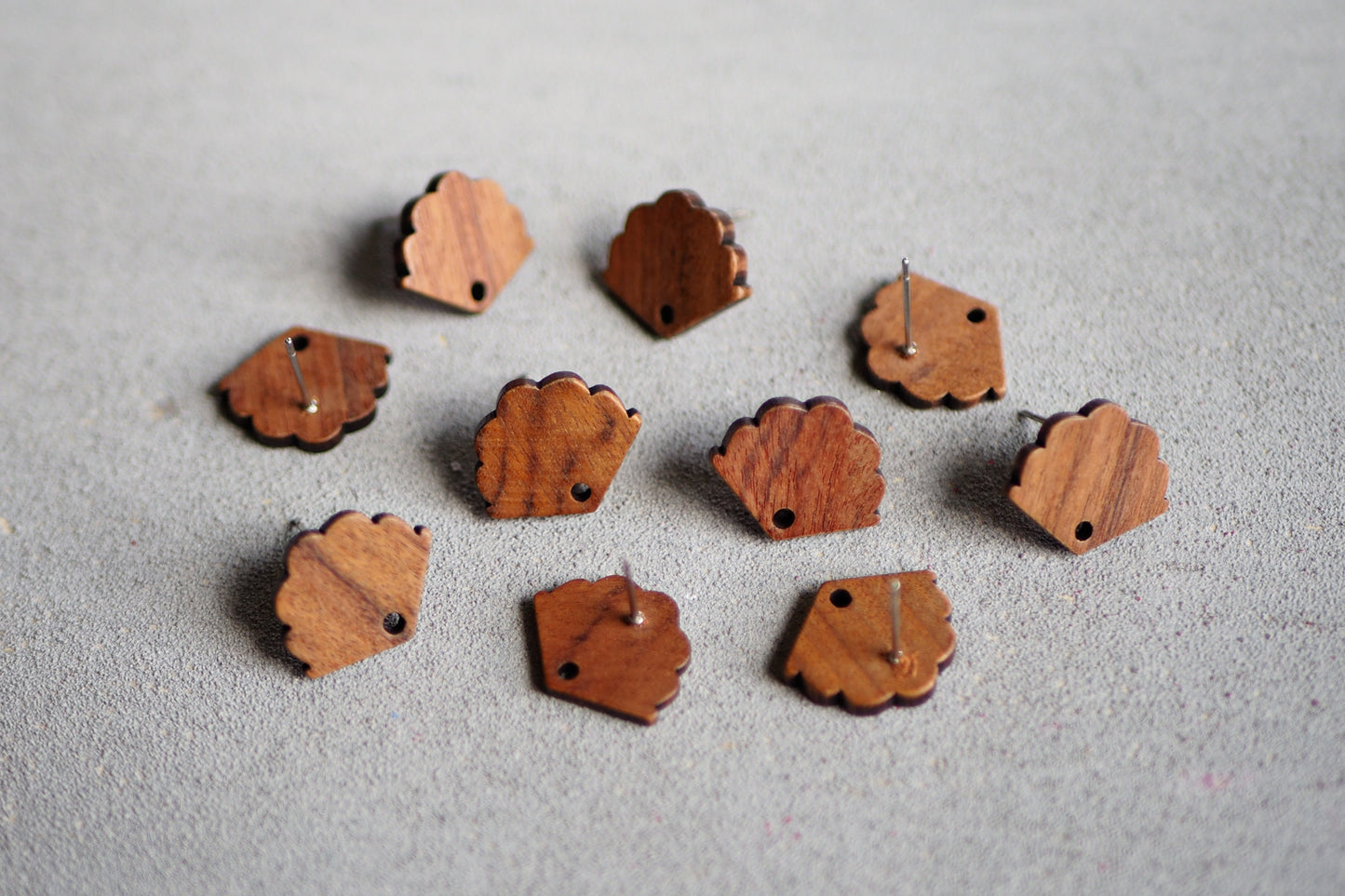 10x Holz Ohrstecker in Muschelform 17mm, Monstera Fensterblatt, Schmuckzubehör für DIY Schmuck, Walnuss Holz Ohrringe Ohrschmuck