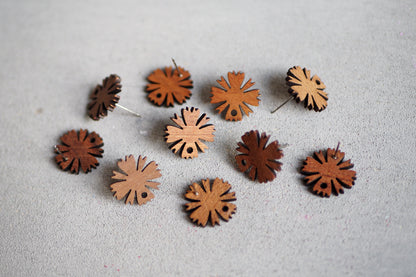 10x Holz Ohrstecker Blümenförmig, 17mm, Blumenform Blumen Blüte, Schmuckzubehör für DIY Schmuck, Walnuss Holz Ohrringe Ohrschmuck