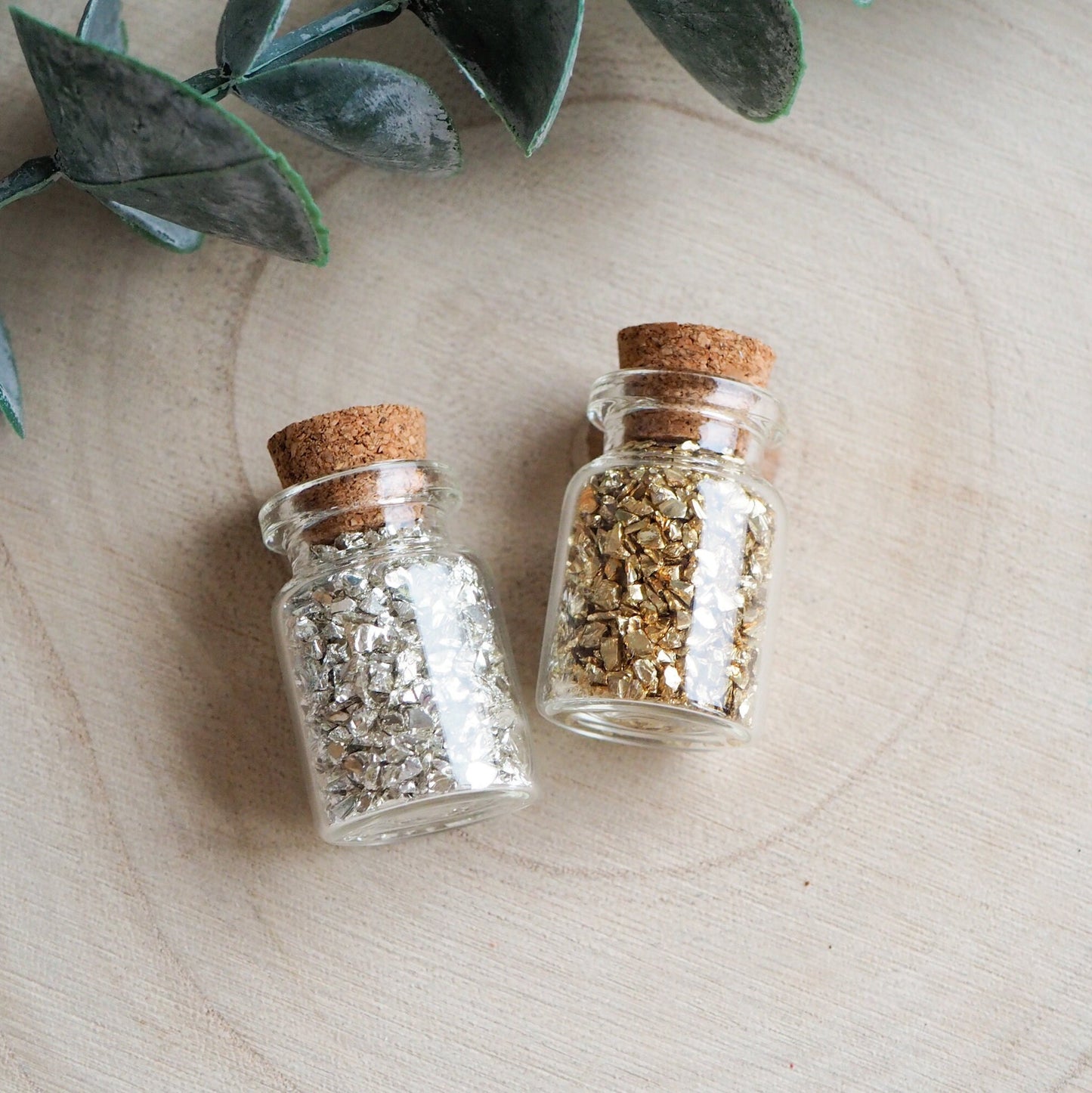 Splitter aus Glas zur Schmuckherstellung mit Polymeton (FIMO), 1mm-4mm, 10g Bruchstücke Metall Metallstücke, Gold Silber Weiß Schwarz
