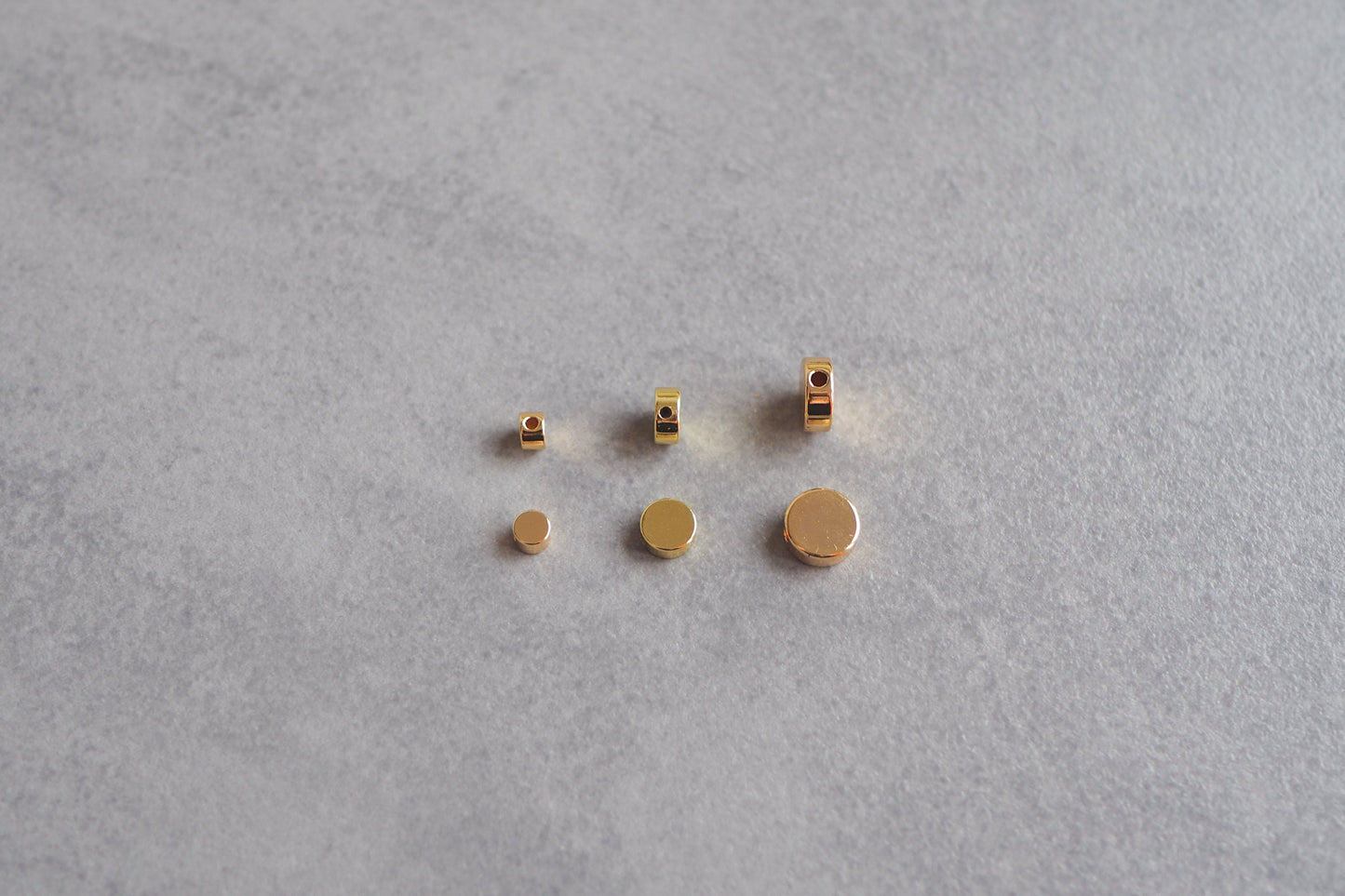 10 Stk. Perlen aus Messing, 18 Karat echt vergoldet, 4/6/8mm, Spacer Perle Metallperle Scheibe Rondell Zwischenperle Gold Schmuckzubehör