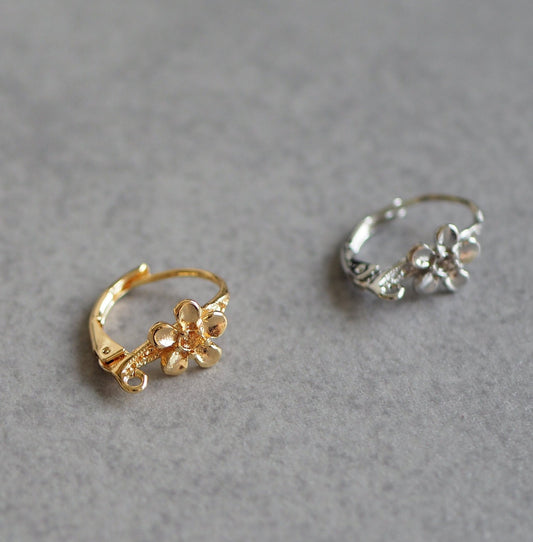 5 Paar Blumen Brisuren aus Messing mit Öse, Ohrhaken 18 Karat vergoldet o. platiniert, Blüten Frühling Ohrringe, Gold Silber, Schmuckzubehör