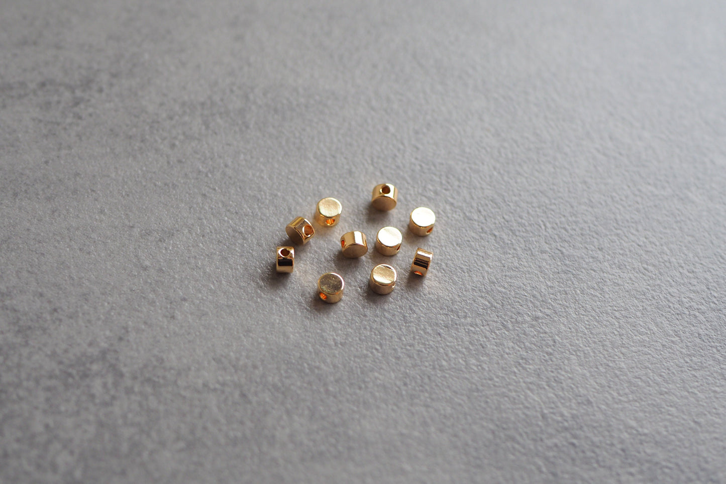 10 Stk. Perlen aus Messing, 18 Karat echt vergoldet, 4/6/8mm, Spacer Perle Metallperle Scheibe Rondell Zwischenperle Gold Schmuckzubehör