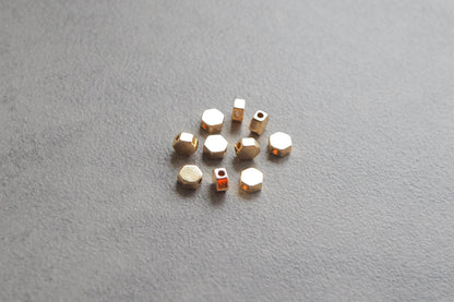 10 Stk. sechseckige Perlen aus Messing, 18 Karat echt vergoldet, 7mm, Spacer Perle Metallperle Sechseck Zwischenperle Gold Schmuckzubehör